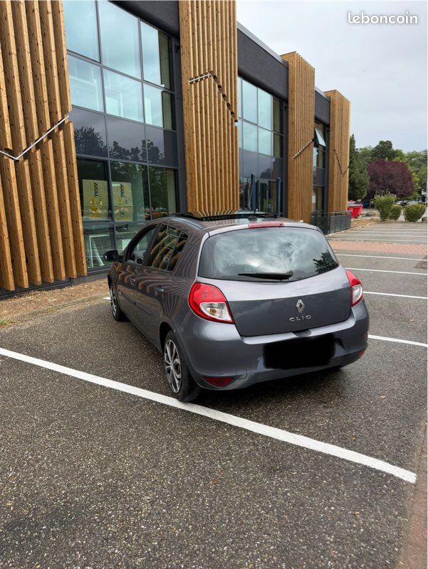 Clio 3 20th anniversaire toit ouvrant (image 2)