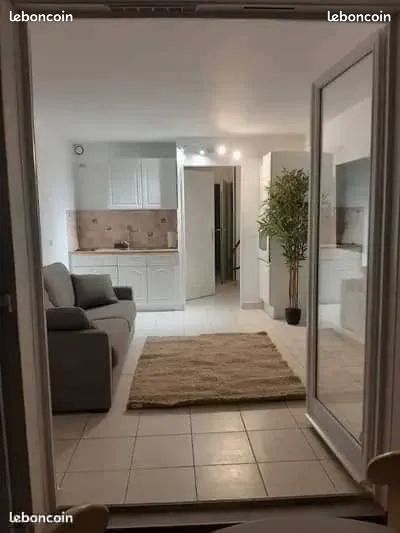 Appartement 1 pièce 28 m² · à Fréjus · 28 m² · 850 €