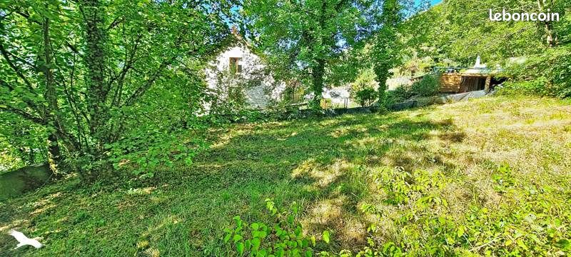 Terrain 4959 m² · à Larroque-Toirac · 28 000 €