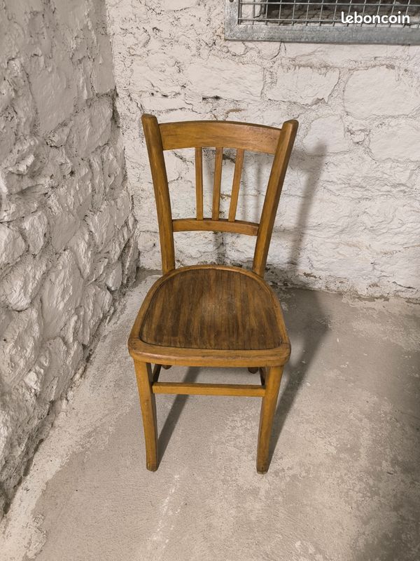 Chaises en bois (image 1)