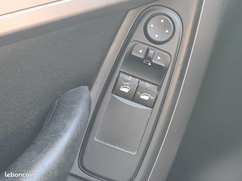 Citroen C4 PICASSO 1.6 E-HDI110 FAP ATTRACTION BMP6 (image 25)