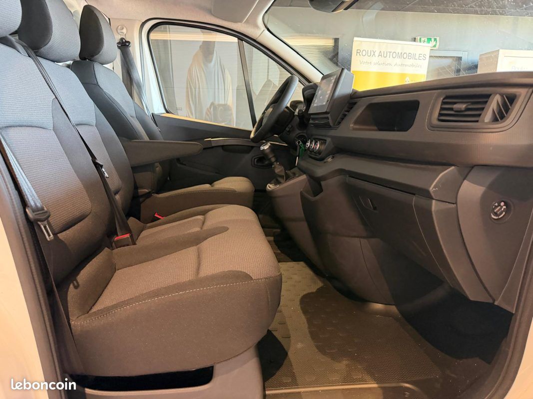 Renault trafic l2h1 3t 2.0 blue dci 150 advance / attelage / habillage bois / prix ht 2026 (image 19)