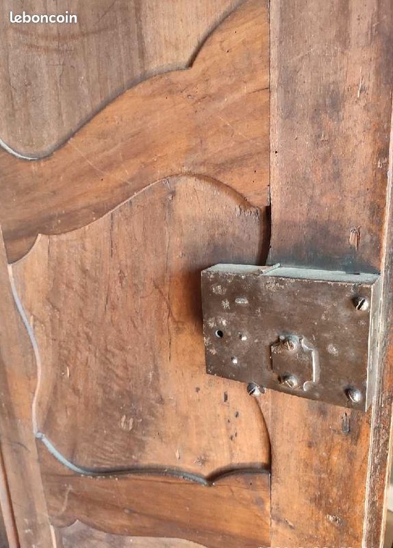 Urgent Armoire Normande mariage, antiquitée,bois brut, orné de de fleurs, (image 6)