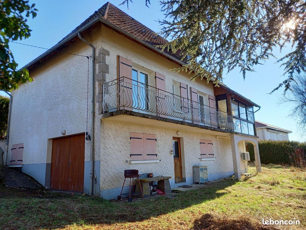 Maison 9 pièces 230 m² · à Naucelles · 230 m² · 284 400 €