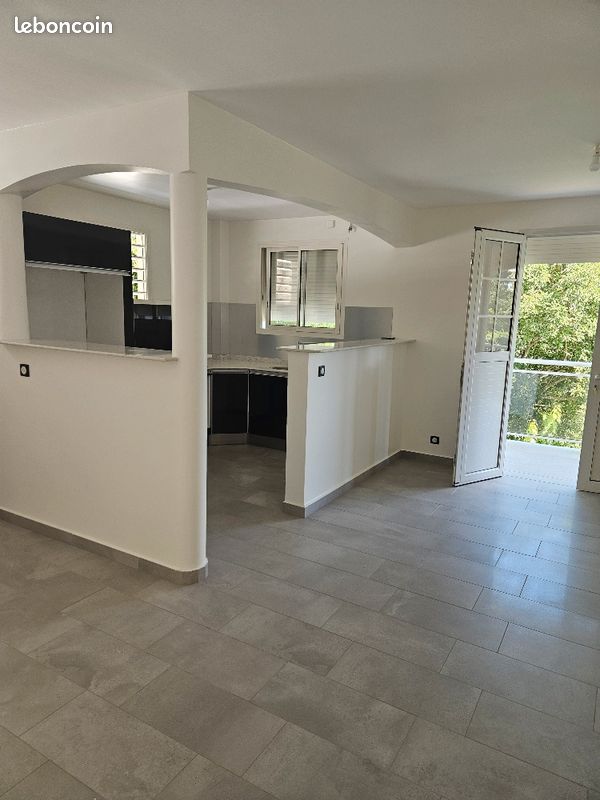 Appartement 3 pièces 80 m² · à Sainte-Anne · 80 m² · 1 000 €/mois