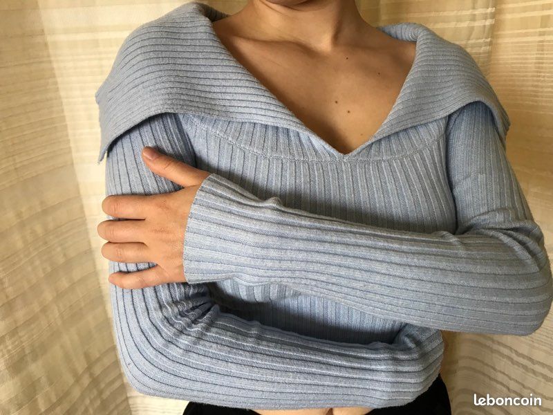 Petit pull bleu grand col découpé BERSHKA XS (image 3)