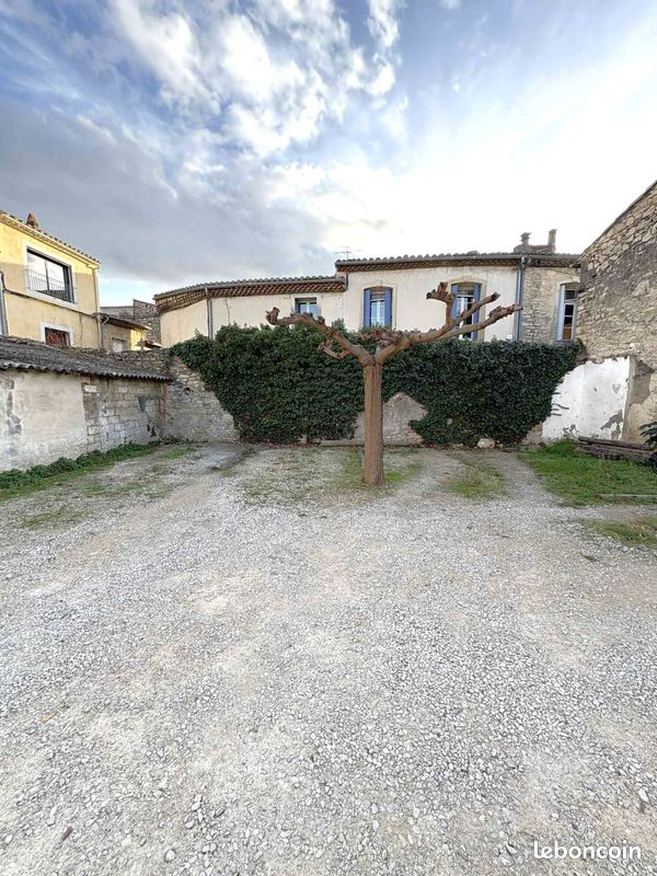 Parking/box Lunel · 80 €/mois