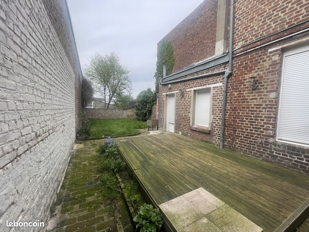 Maison 8 pièces 136 m² · à Saint-Quentin · 136 m² · 900 €