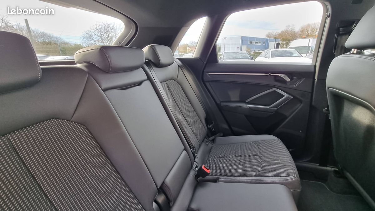 AUDI Q3 45 TFSIe 245 ch S tronic 6 S line (image 16)