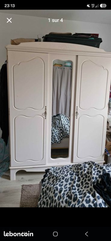 Armoire en bois laqué (image 1)