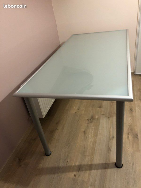 Table/bureau (image 2)