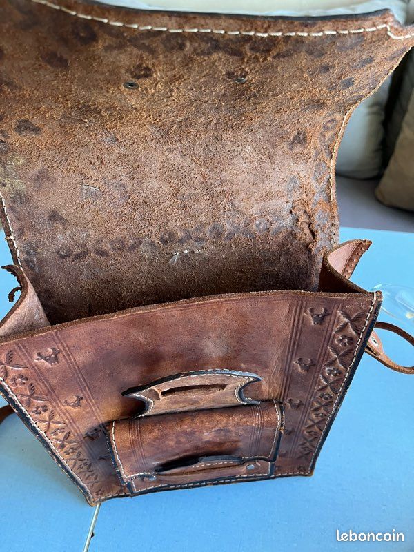 Sac bandoulière en cuir artisanale vintage à restaurer (image 6)