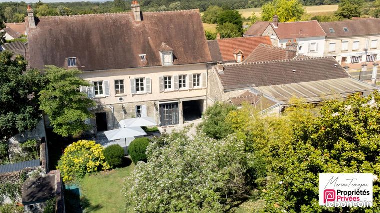 Maison 11 pièces 270 m²