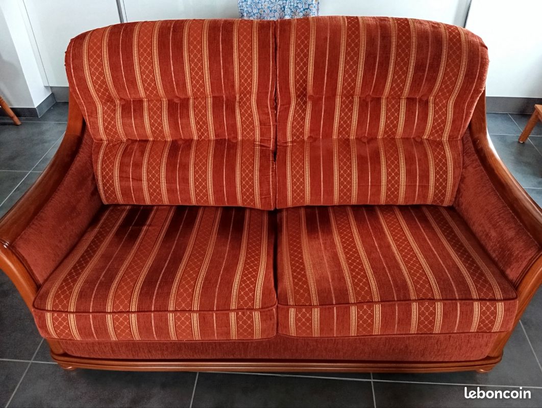 Divan non convertible,vendu avec la table basse vue sur la deuxième photo (image 1)