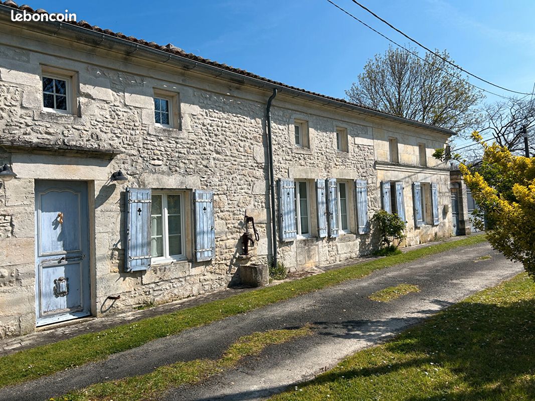Maison 9 pièces 261 m² · à Romegoux · 261 m² · 399 300 €