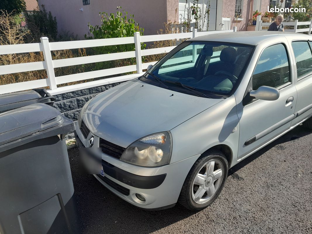 Renault clio (image 1)