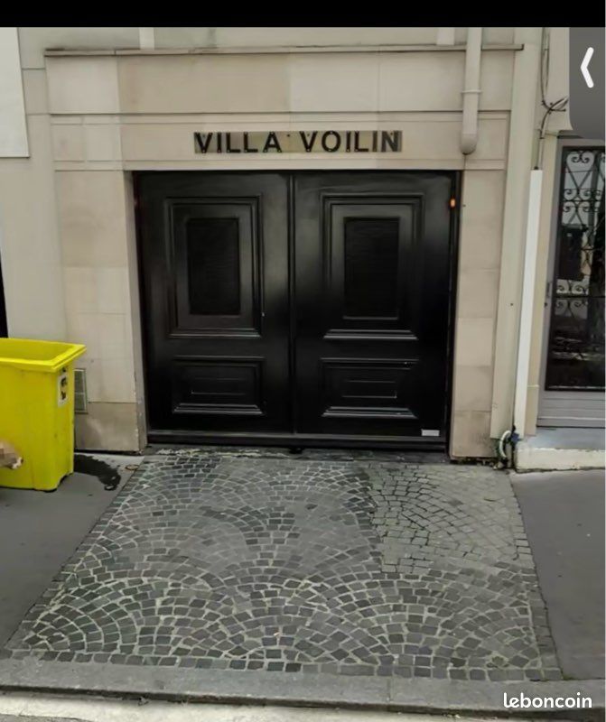 Parking avec caméra de surveillance · à Puteaux · 85 €/mois