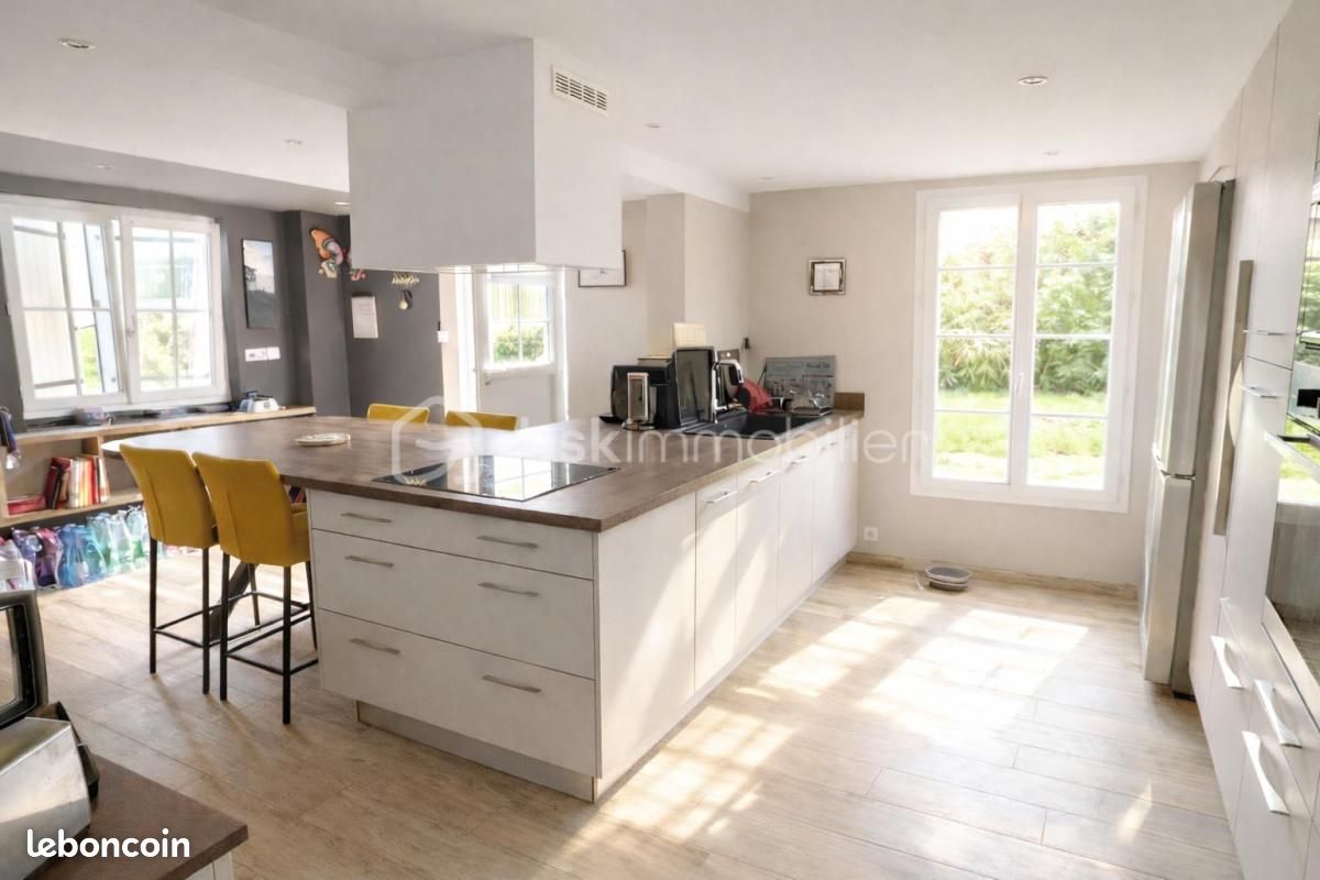 Maison 7 pièces 194 m² · à Laruscade · 194 m² · 232 000 €