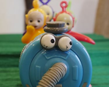 Maison Des Teletubbies Avec 4 Figurines Tomy - 29 Cm - 2007