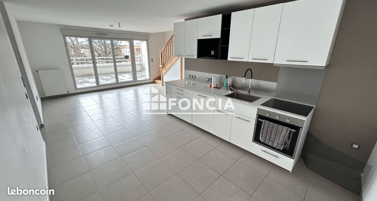 Appartement 3 pièces 79 m² · à Meyzieu · 79 m² · 1 064 €/mois