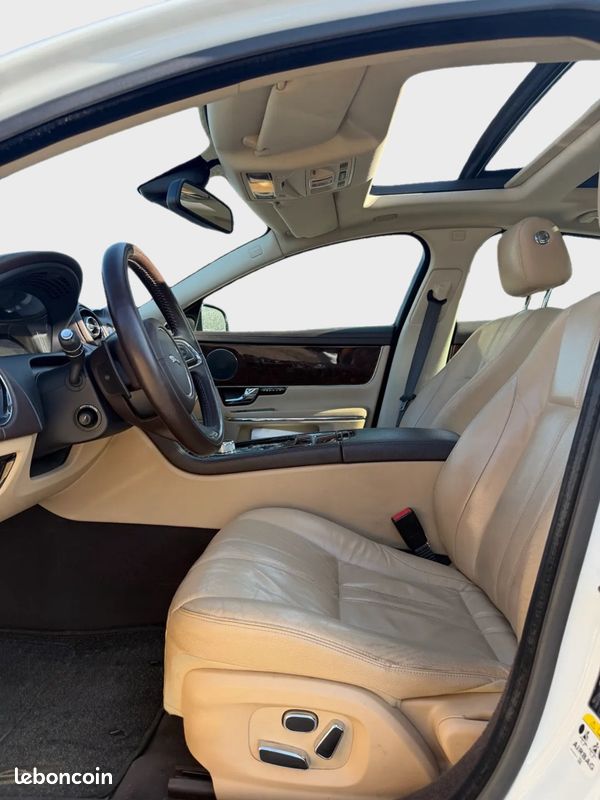 Jaguar XJ Luxury 3.0 V6 275cv - Cuir, Toit ouvrant, Caméra de recul (image 7)