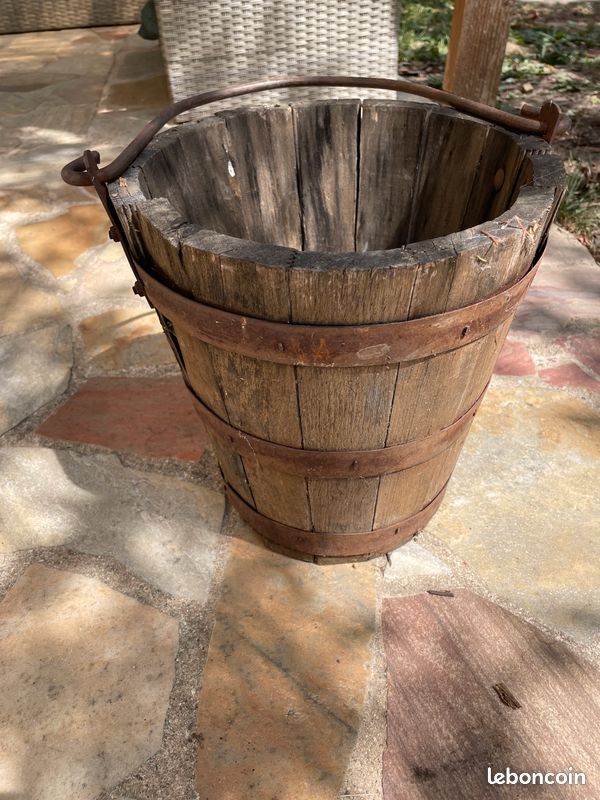 Seau en bois (image 1)