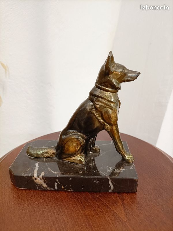Statuette Berger Allemand/ malinois régule signé Tedd (image 1)