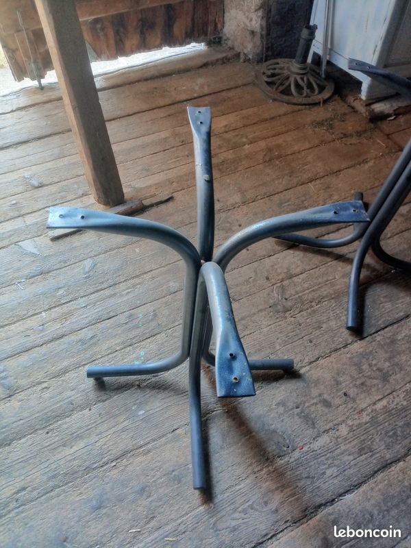 Pied table en fer (image 1)