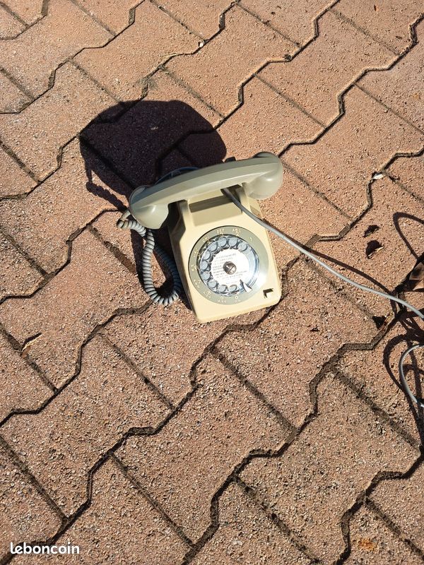 Téléphone Ancien à Clavier, Vintage, Fonctionnel, Objet De Collection