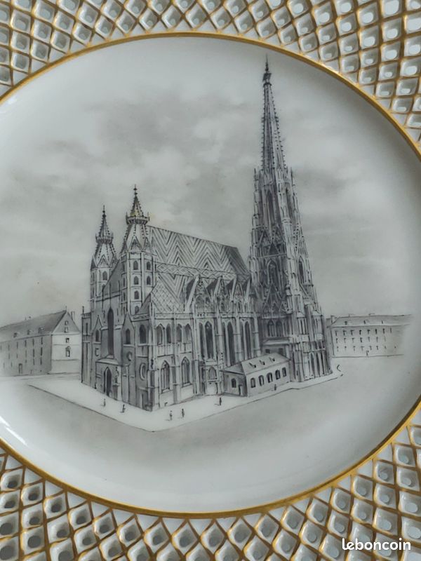 Assiette de collection en porcelaine ajourée – Stephansdom Vienne – Pirkenhammer & Wahliss Wien, Entre-deux-guerres (image 2)