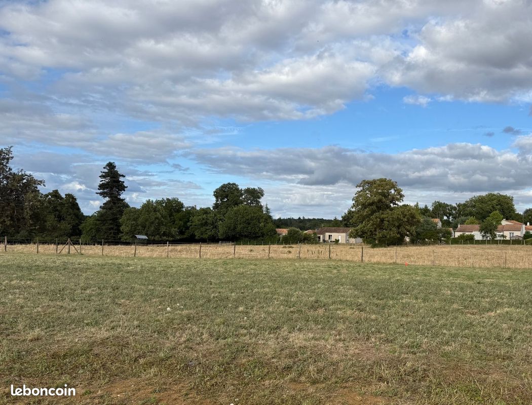Terrain à bâtir de 612 m2 au prix de 25284 à L'HERMENAULT (85) · 25 284 €