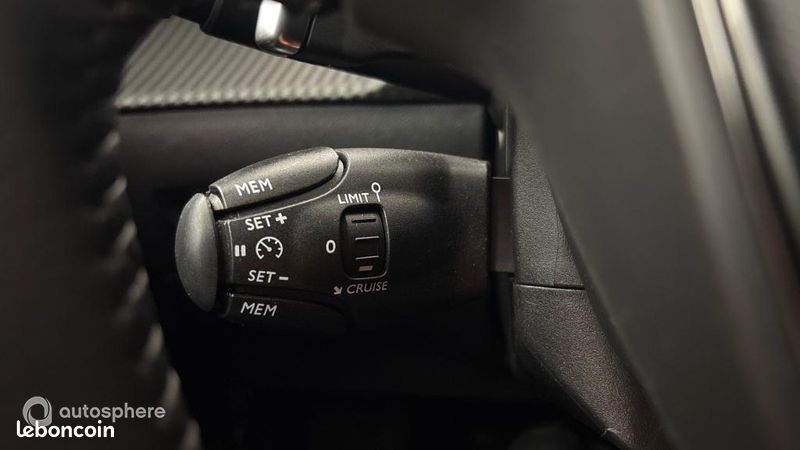 Peugeot 208 1.2 PureTech 100ch S&S Style EAT8 (image 25)