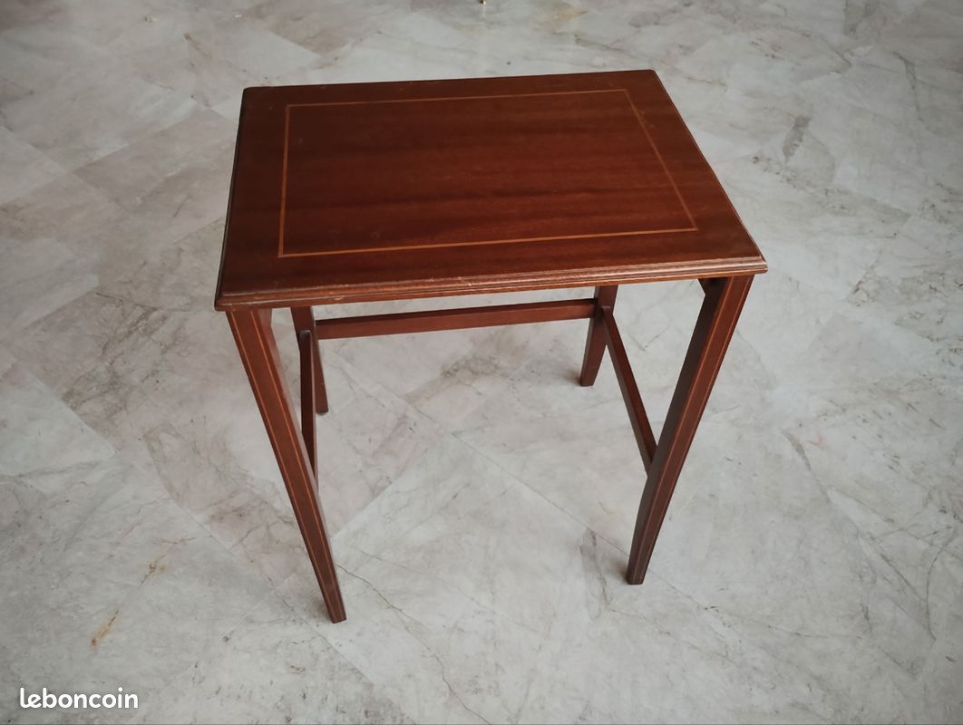 Petite table basse d'appoint en acajou (image 1)