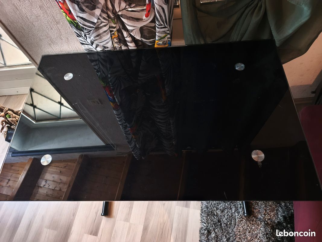 Table en verre (image 1)