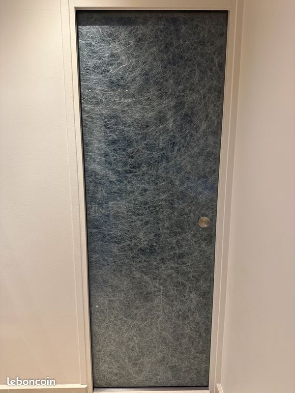 Porte coulissante en verre (image 1)