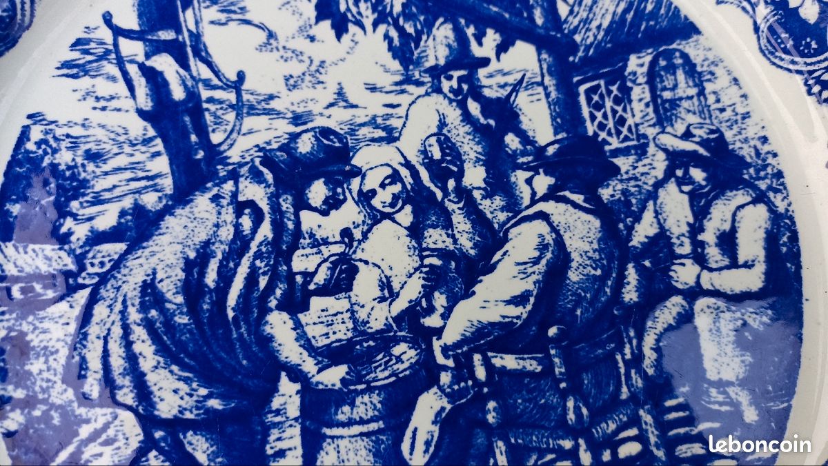 Plat de service rond en céramique Delft par Boch (image 2)