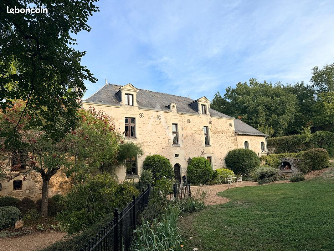 Maison 10 pièces 450 m² · à Saumur · 450 m² · 1 097 500 €