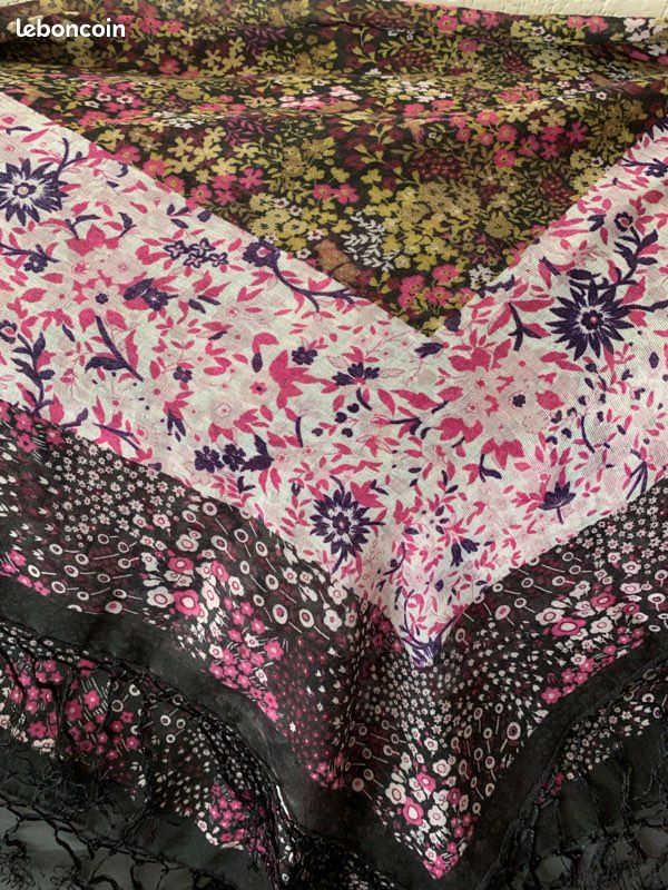 Foulard à franges noir motifs fleurs multicolores marque H&M neuf (image 2)