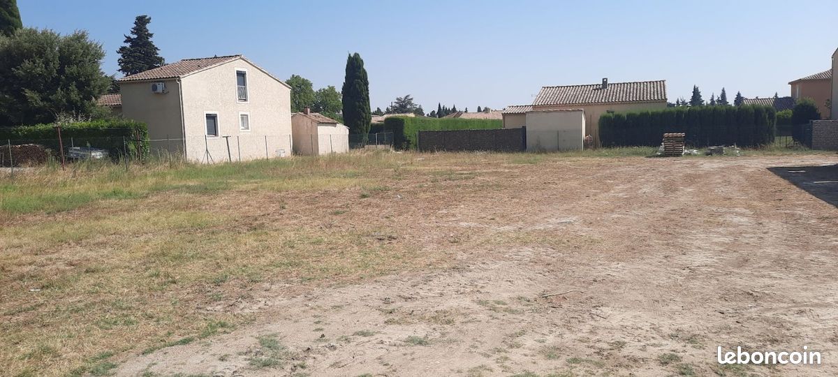 Terrain à bâtir de 1173 m² à VIOLES (84) · à Violès · 159 900 €