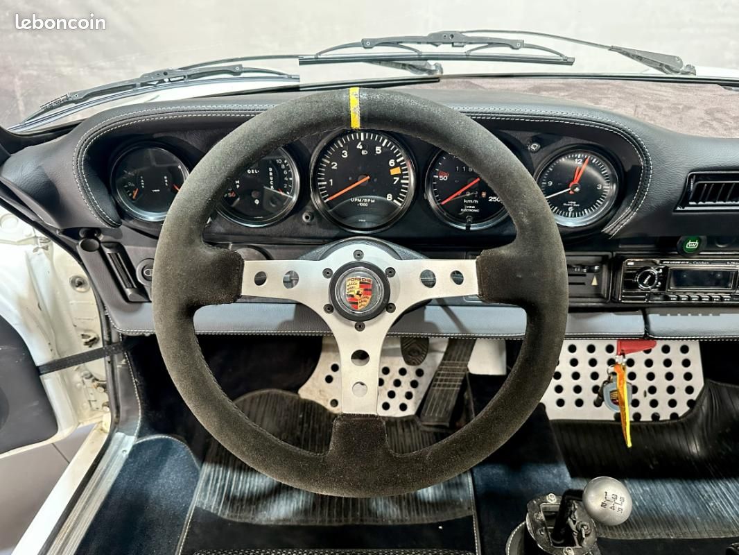 Porsche 911 Coupé 2.7 200ch BVM5 Inspiration RSR (image 8)