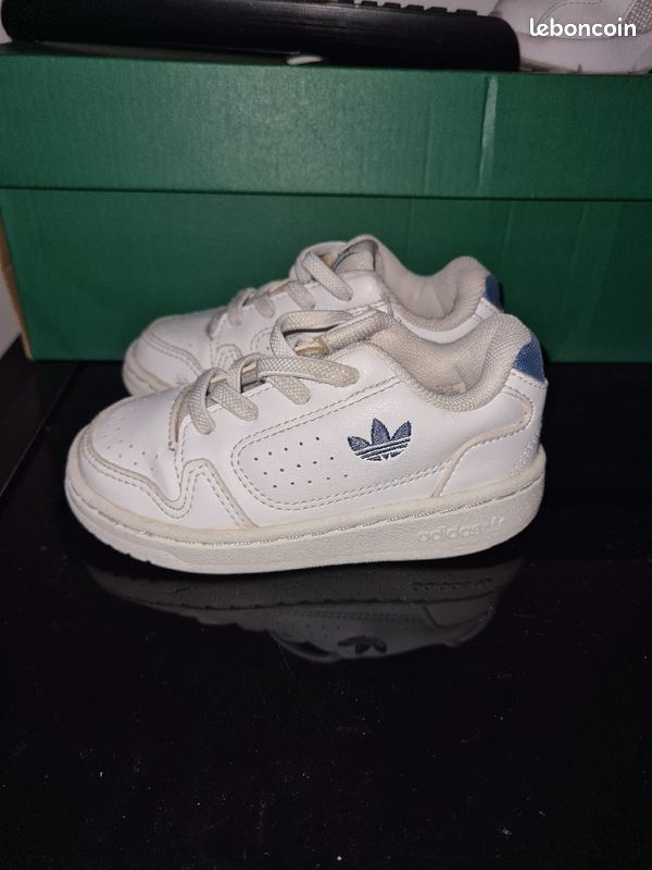 Jolies baskets bébé ADIDAS taille 22 Chaussures