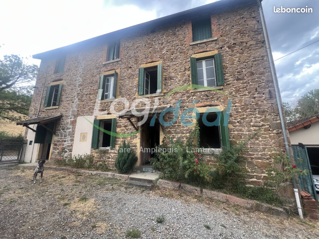 Maison 8 pièces 125 m² · à Thizy-les-Bourgs · 125 m² · 93 000 €