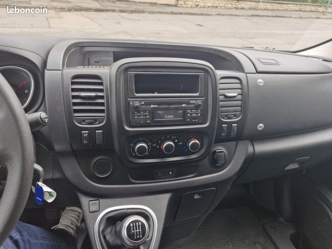 Renault Trafic (3) Fourgon Conf+ L1H1 1000 Ener dCi 120 (image 8)