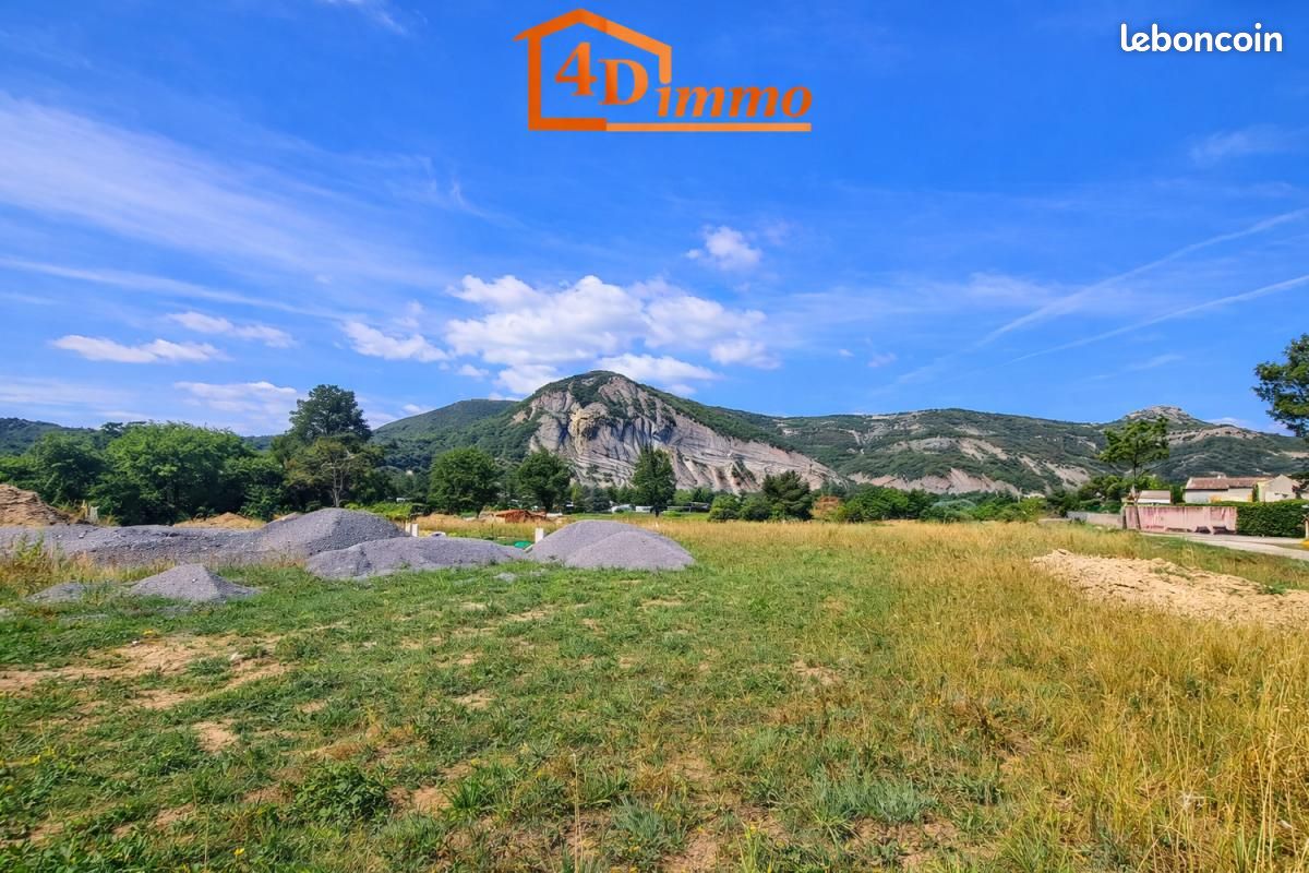 Terrain 620 m² · à Vallon-Pont-d'Arc · 75 000 €