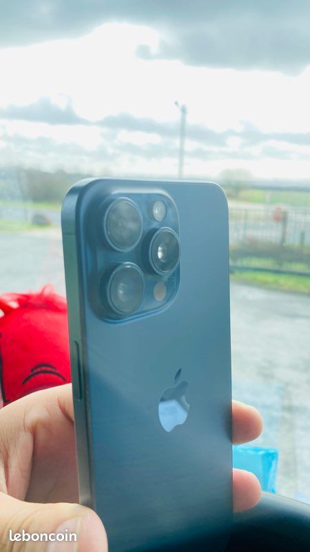 Revendo iPhone 15 Pro Max (256 Go, Bleu Titan, 6.70, 48 Mpx, SIM + eSIM, A / Comme neuf