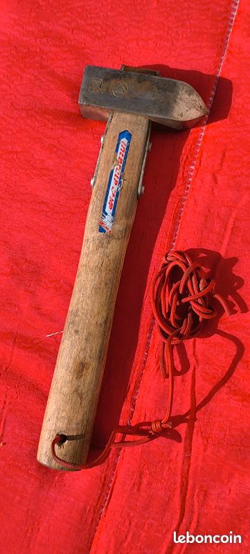 Ancien Marteau A Pitonner CHARLET-MOSER - Sport & Plein air