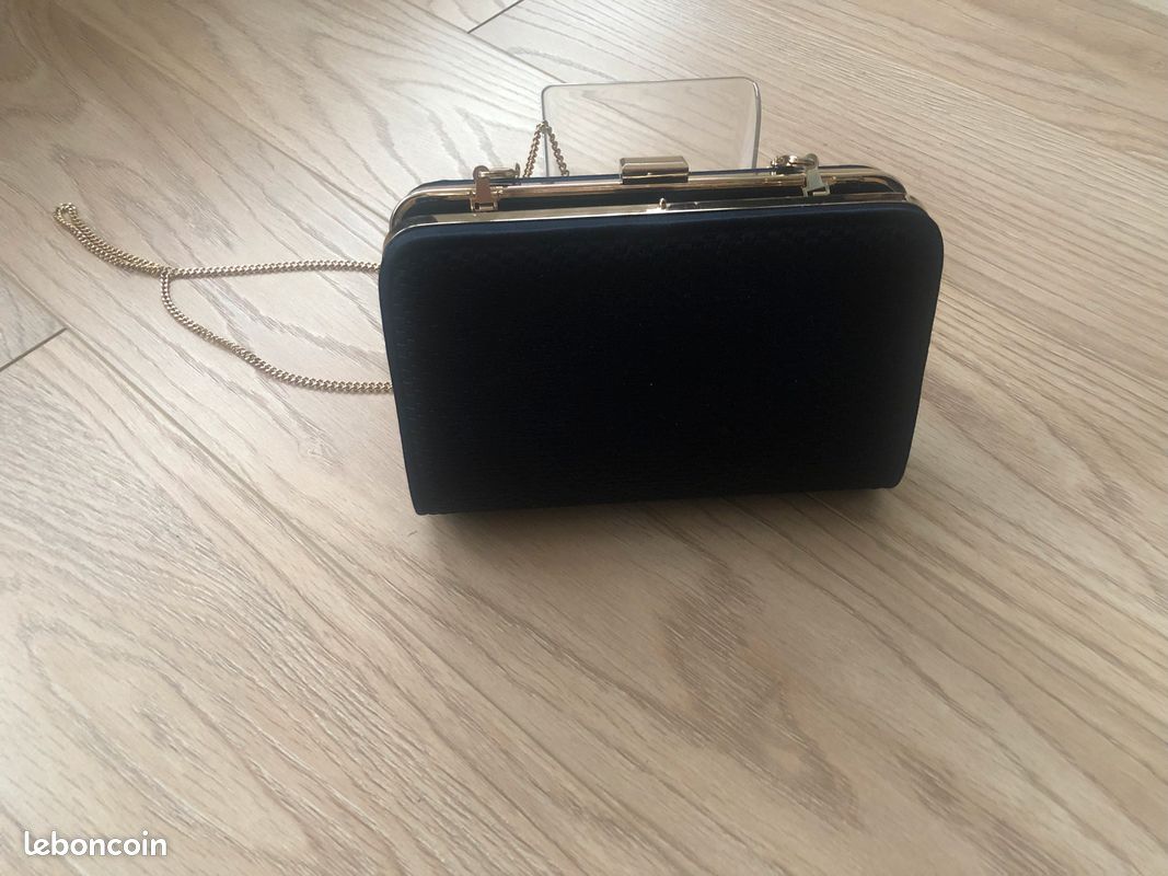 Pochette bleu marine (image 1)
