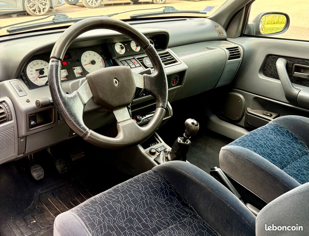 Renault CLIO 1.8 16S PHASE 2 FUTUR COLLECTOR (image 3)