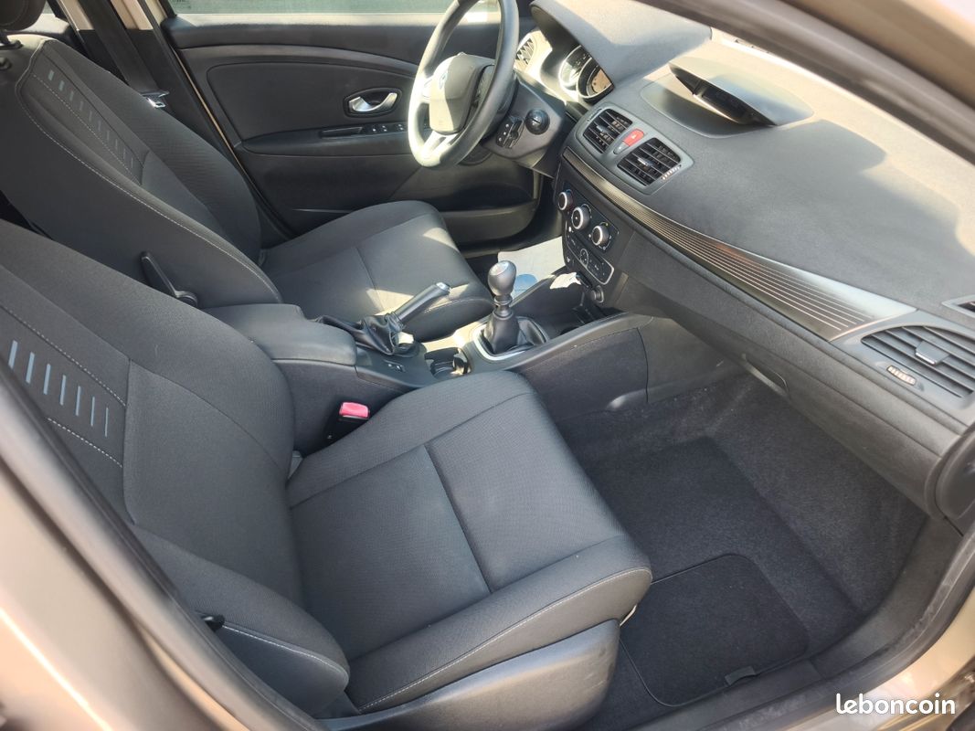 Mégane 3 1.6 16v 110 - Expression - 118 000kms - Régulateur - 1ere Main - distribution neuve (image 4)