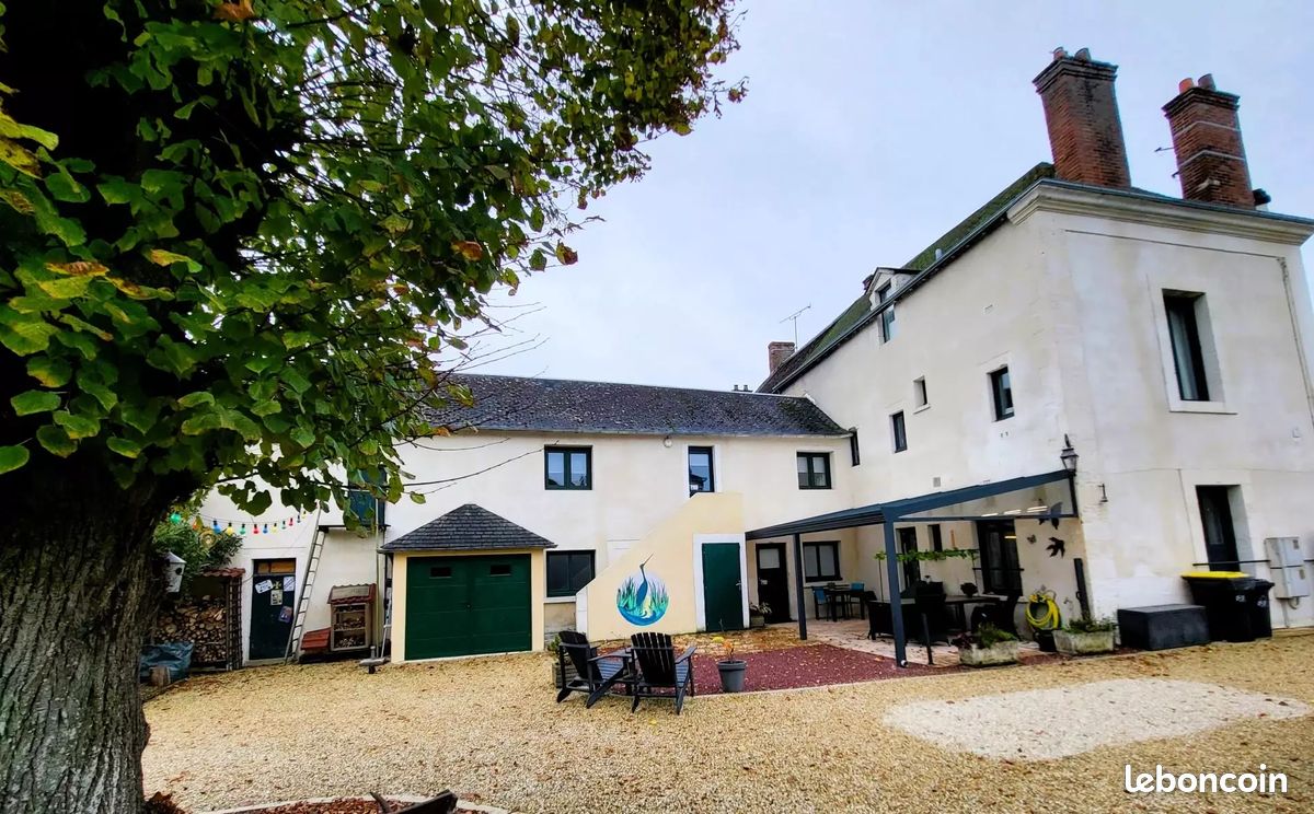 Maison 8 pièces 180 m² · à Tournon-Saint-Martin · 180 m² · 180 000 €